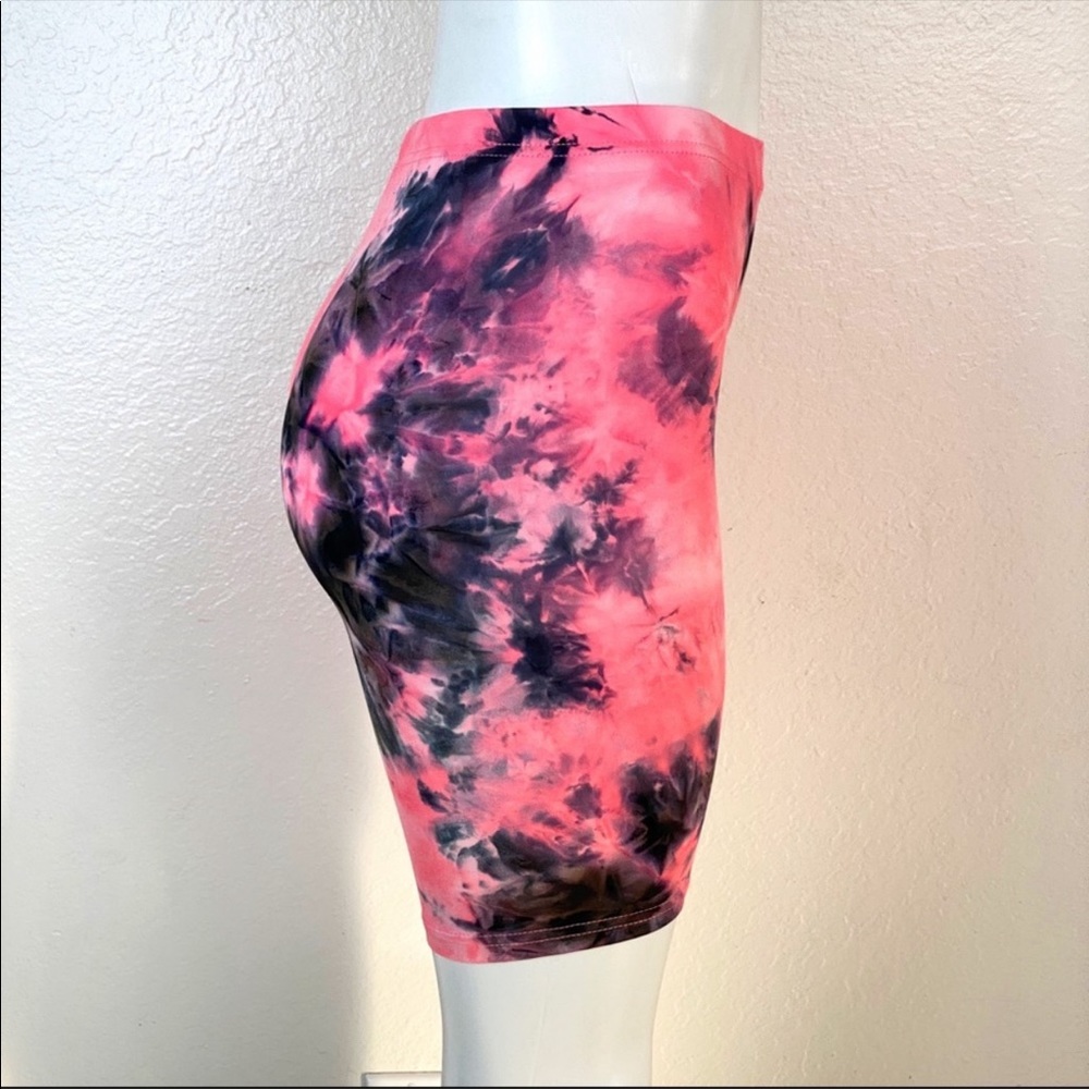 Super fun TIE DYE Biker shorts - Picture 2 of 8